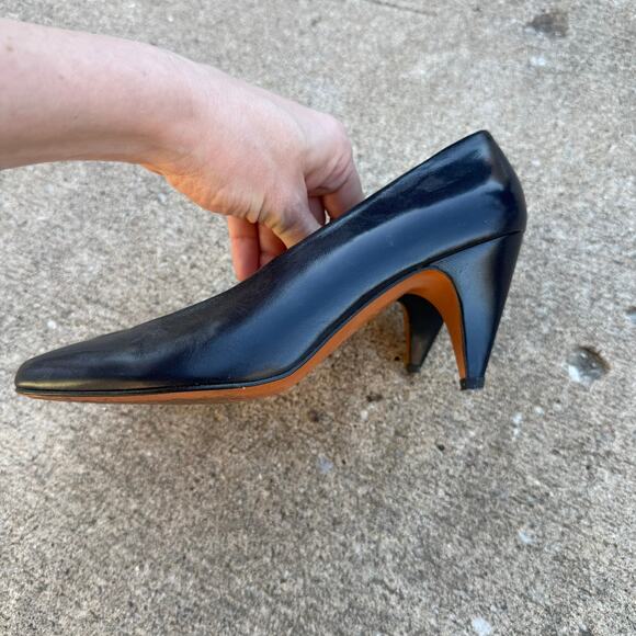 Evan Picone Black Leather Pointed Toe Pumps - Size 7M - Picture 2 of 8